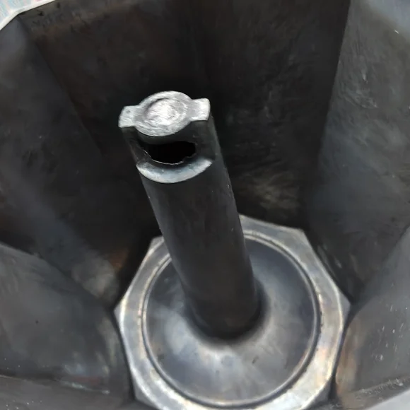 Bialetti Stovetop Espresso Maker 18 cup - Picture 3 of 9